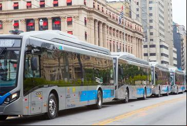fila de ônibus elétricos em são paulo